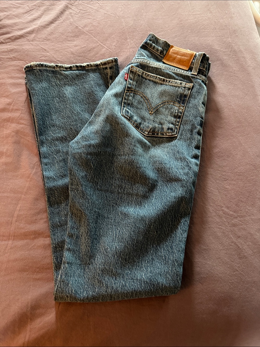 Women’s Levi’s wedgie  boot cut jeans. 25x34